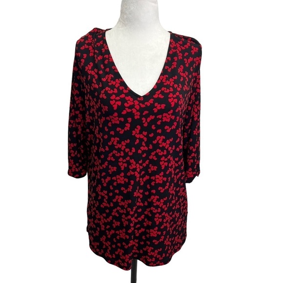 MICHAEL Michael Kors Tops - Michael Kors V-Neck Black Top w/Hearts 3/4 Sleeves Size M